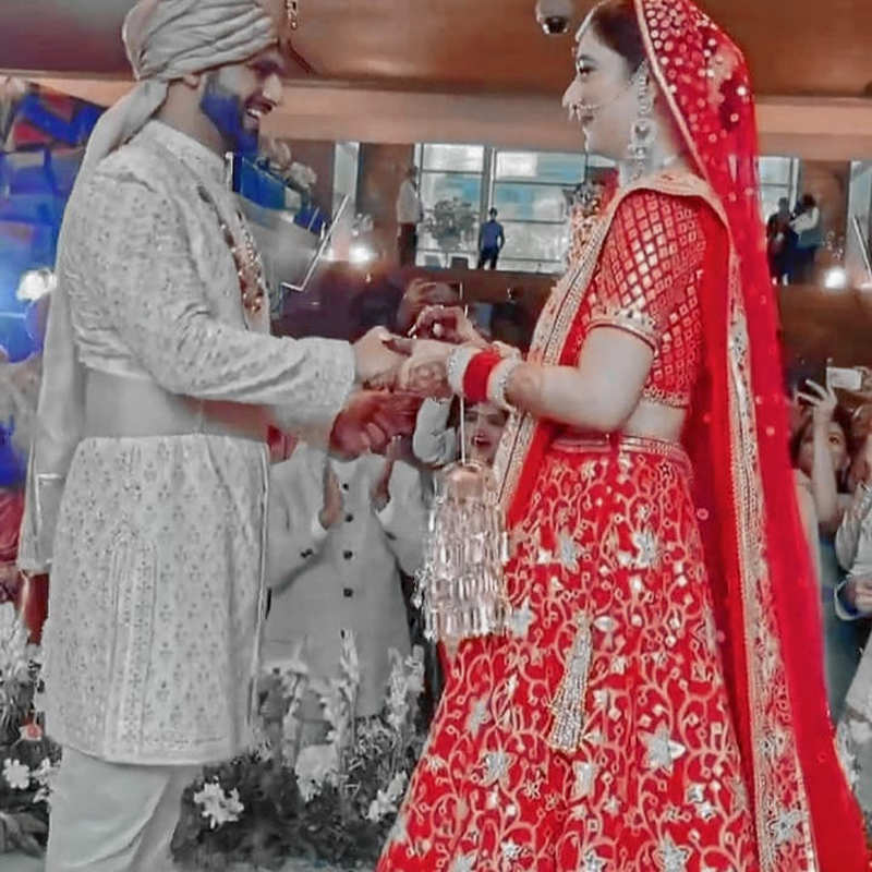 Unseen pictures from Rahul Vaidya and Disha Parmar's wedding you just ...