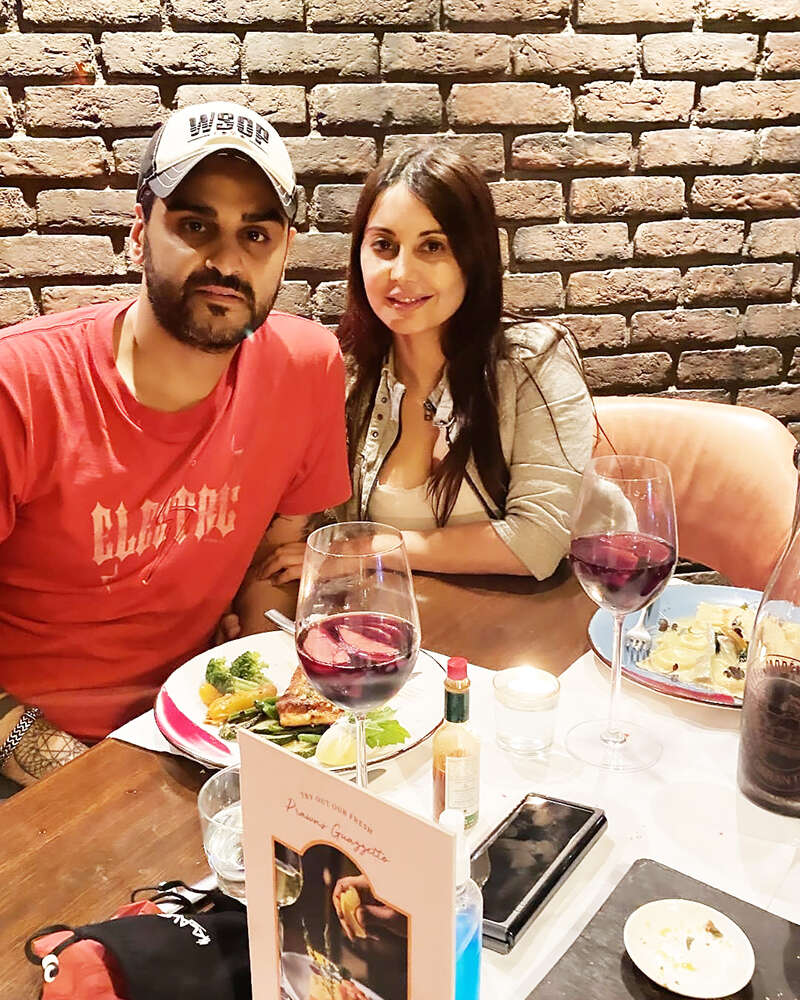 New picture of Minissha Lamba with beau from her Goa vacation is breaking the internet