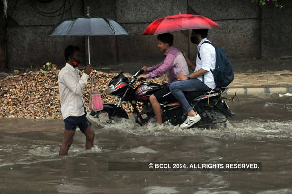 These pictures of waterlogging expose poor drainage system in Delhi
