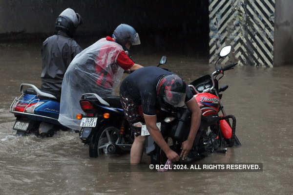 These Pictures Of Waterlogging Expose Poor Drainage System In Delhi ...