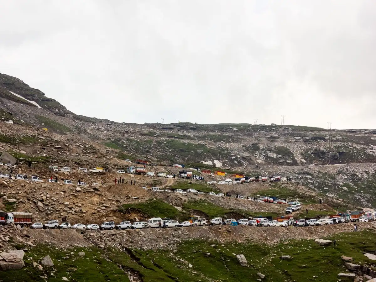 Himachal records a footfall of 18500 tourists daily; 7500 for Rohtang Tunnel Himachal records a footfall of 18500 tourists daily; 7500 for Rohtang Tunnel