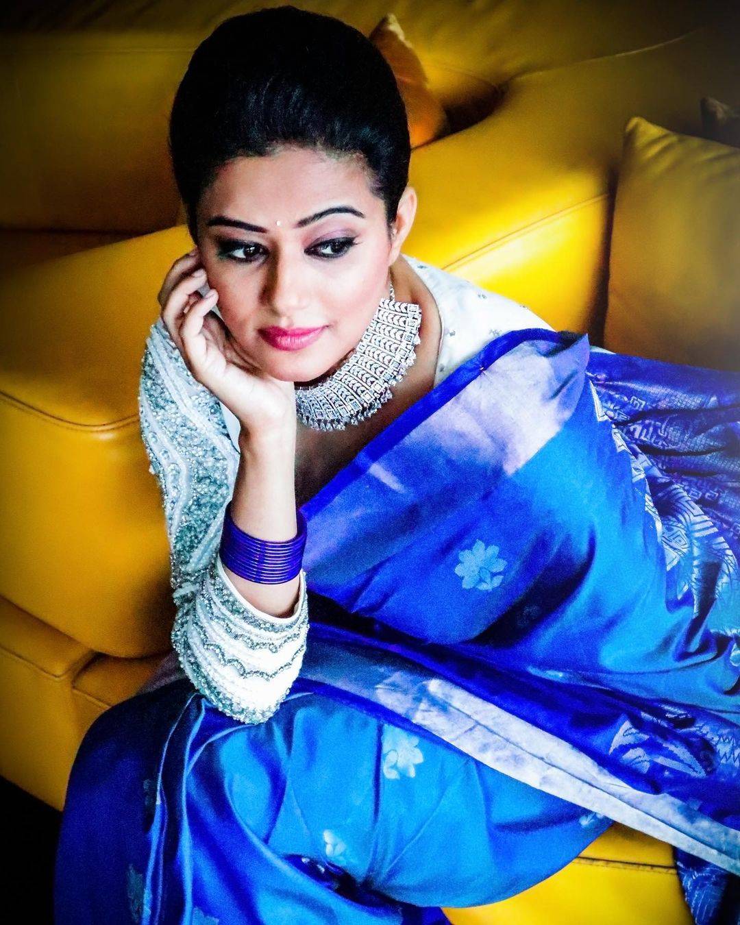 Viral pictures of famous South Indian actress Priyamani