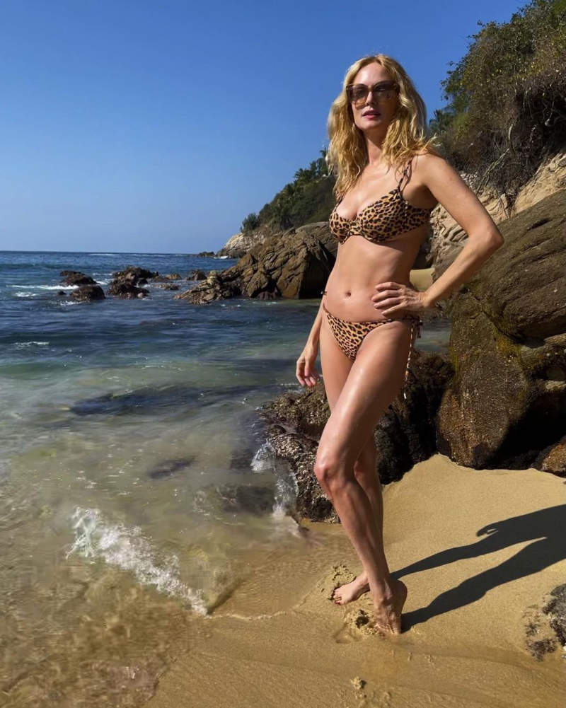 Vacation pictures of Heather Graham will make you hit the beach! 