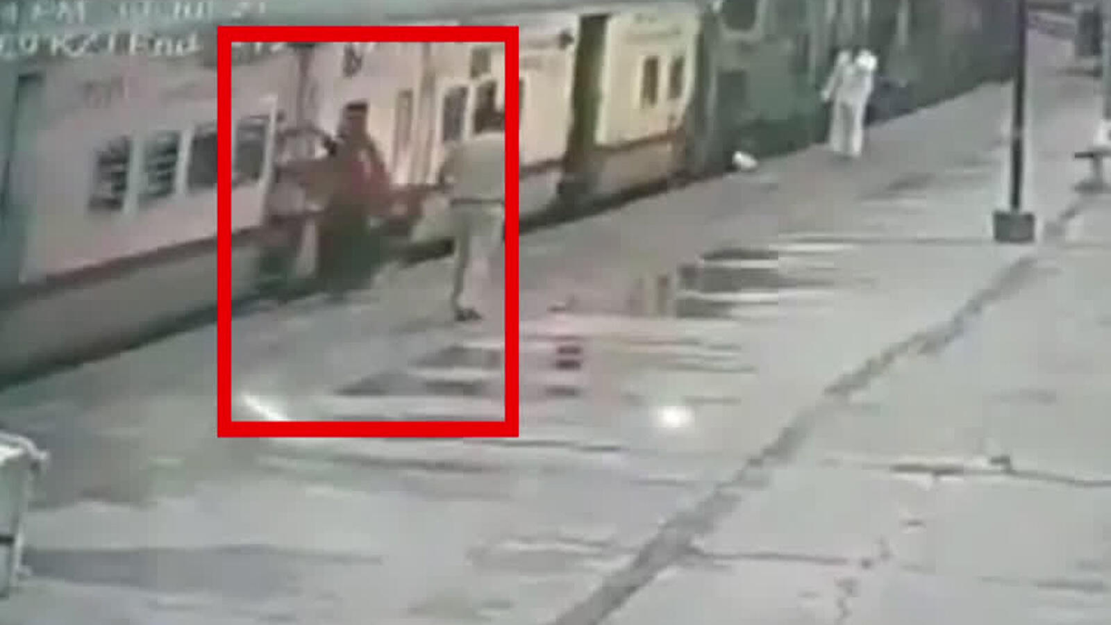 Telangana: RPF constable saves a woman from falling under moving train ...