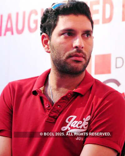 Yuvi, Robert Vadra spotted in Delhi