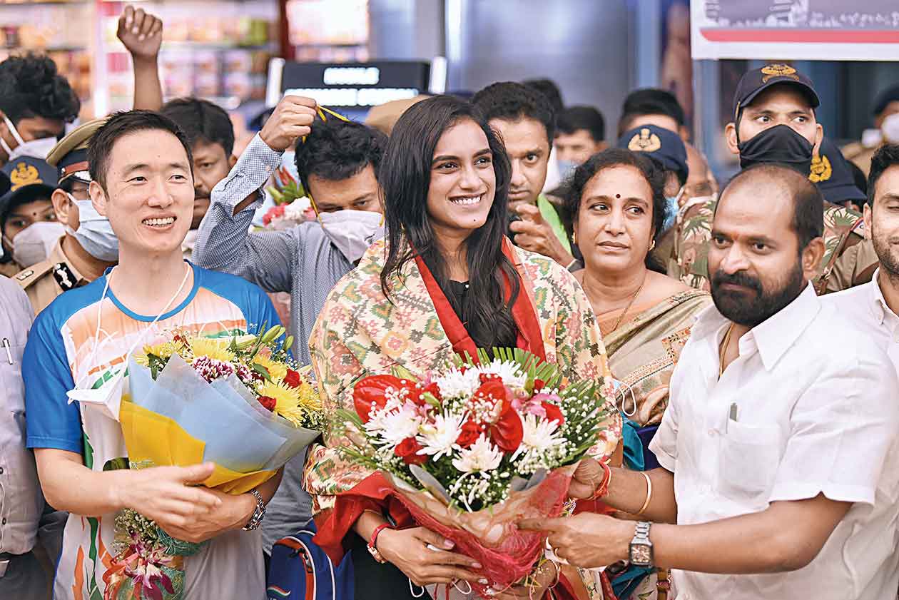 Sindhu arrives to a rousing reception in Hyderabad | Events Movie News - Times of India