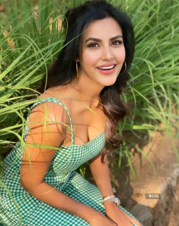 Priya Anand ups the glam quotient with her stunning photoshoot