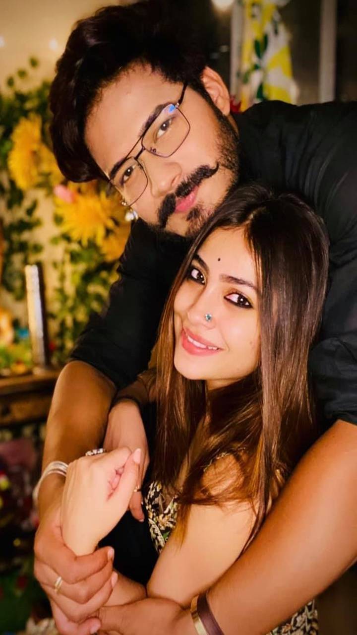 These pics of Gourab Mondal-Jasmine Roy are soaked in love | Times of India