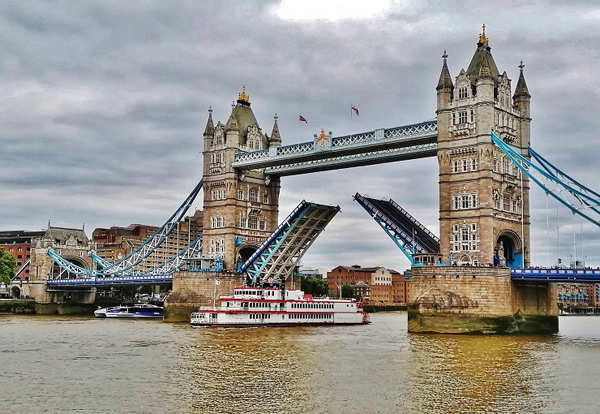 20 pictures of world's most unique bridges