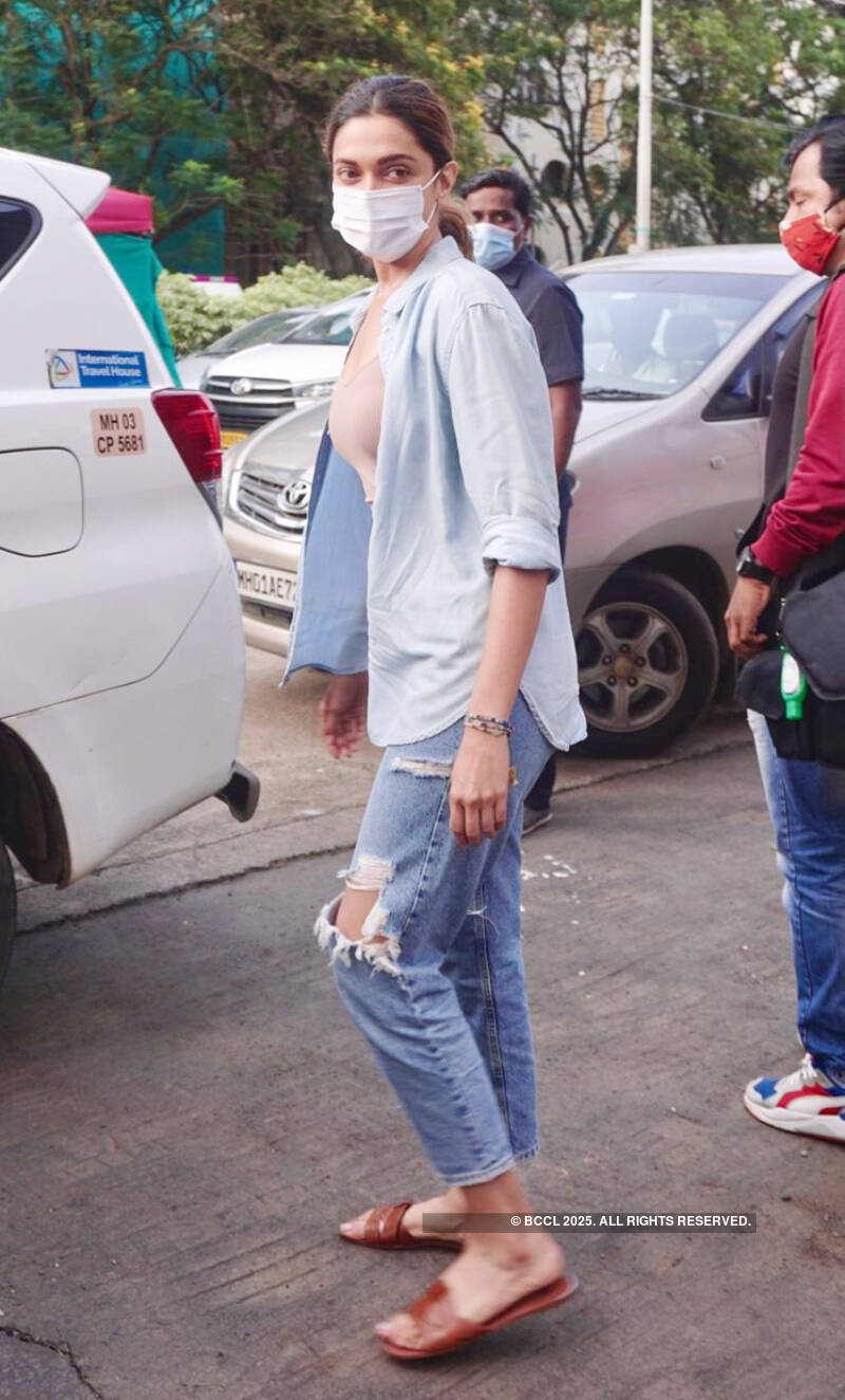 #ETimesSnapped: Paparazzi pictures of your favourite celebs