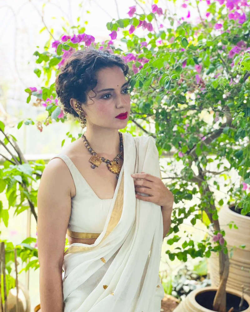 Kangana Ranaut gets trolled for her new glamorous pictures in lace corset & pants