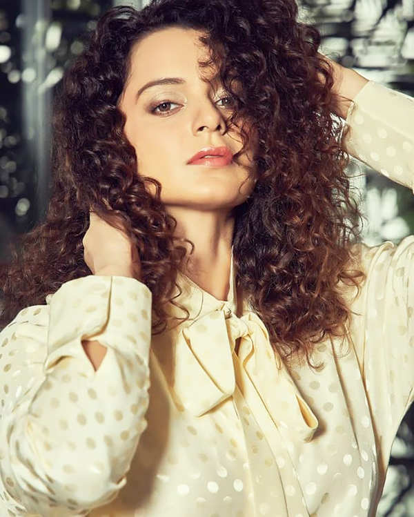 Kangana Ranaut gets trolled for her new glamorous pictures in lace corset & pants