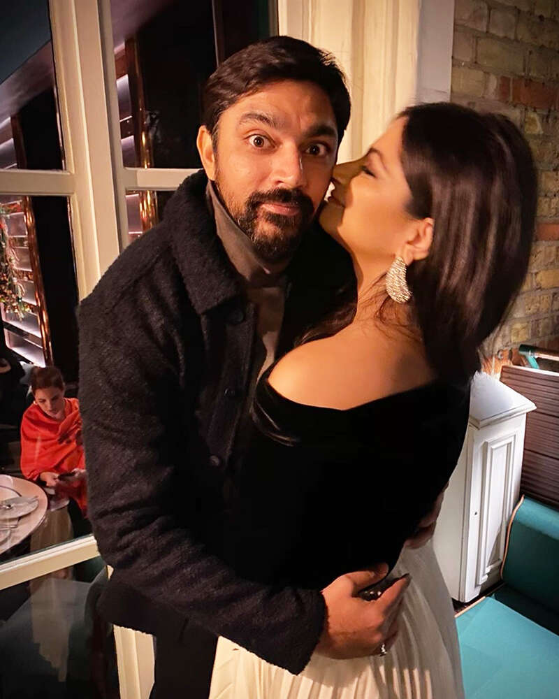 Pictures of Anil Kapoor&rsquo;s decorated bungalow after wedding reports of Rhea Kapoor & Karan Boolani go viral