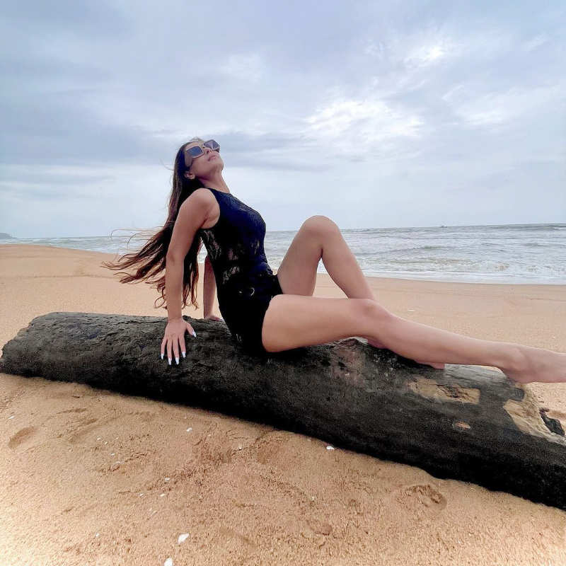 Sara Khan's mesmerising pictures from her beach vacation will leave you enthralled