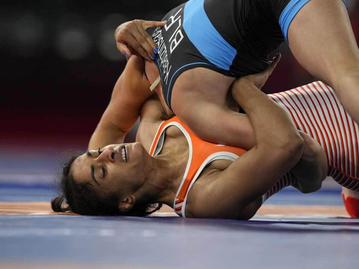 Спорт архив. Женская борьба. Женская борьба реслинг. Логотип рестлинг мира Белград 2022. Логотип рестлинг мира Белград.