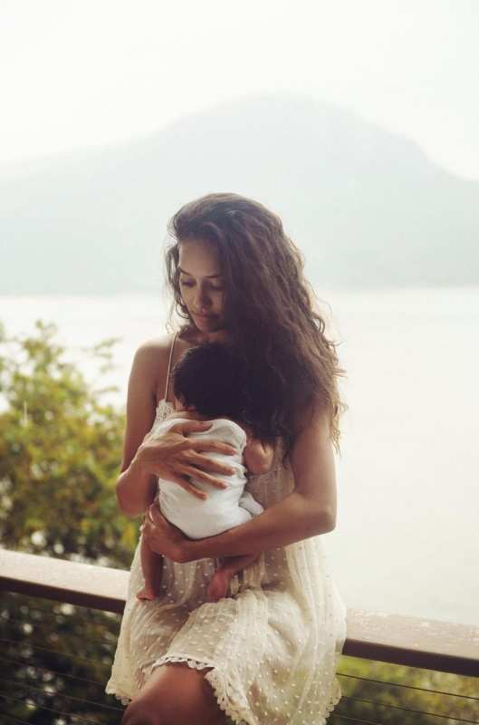 Lisa Haydon shares first photos of newborn baby girl, reveals her name