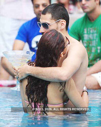 'Red Romanov' Pool party 