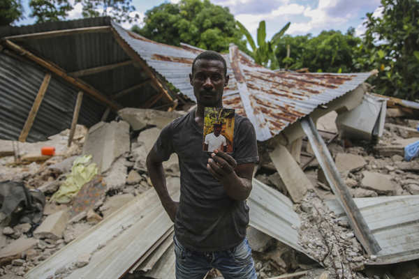 35 images of devastation caused by earthquake in Haiti