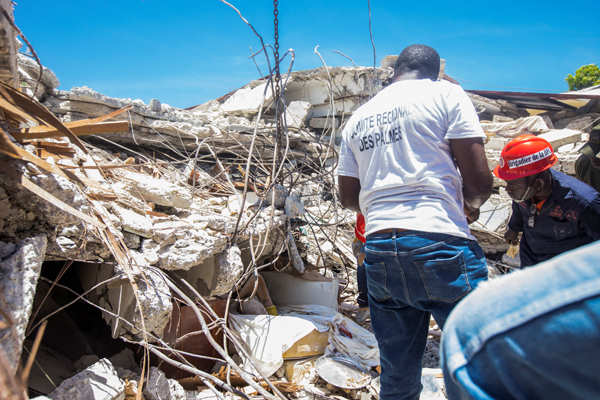 35 images of devastation caused by earthquake in Haiti