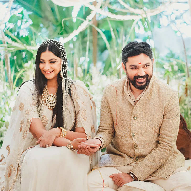 Newly-wed Rhea Kapoor makes for the most beautiful bride in chanderi sari with unique pearl veil