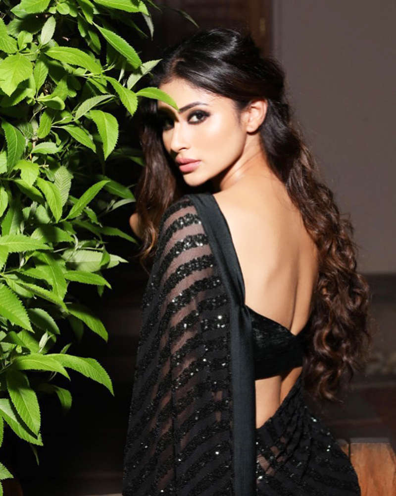 Netizens go gaga as Mouni Roy shares breathtaking sun-soaked pictures from the beach