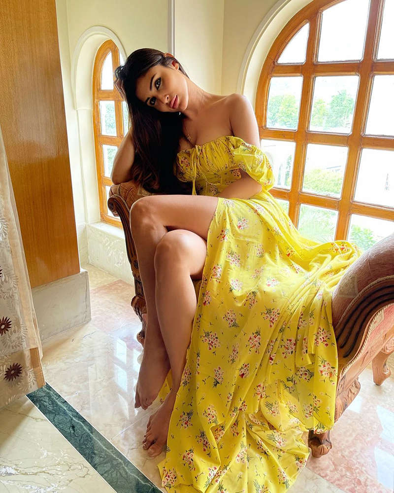 Netizens go gaga as Mouni Roy shares breathtaking sun-soaked pictures from the beach