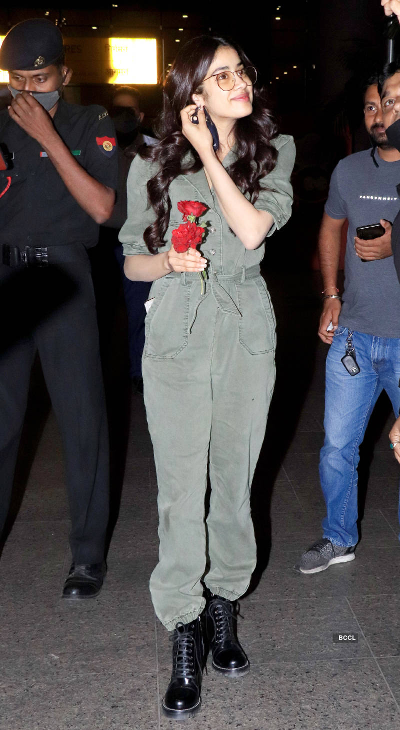 From bodycon dresses to ethnic wear, Janhvi Kapoor's airport looks are  always on point!