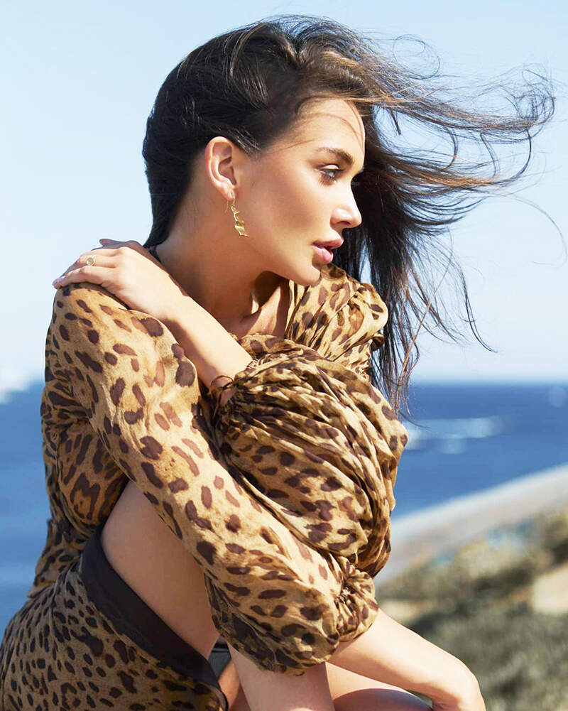 After breakup rumours with fianc&eacute; George Panayiotou, Amy Jackson turns heads in stylish leopard print beachwear