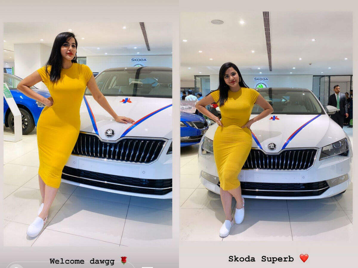 Birthday girl Ashu Reddy receives a luxury car from her dad as gift ...