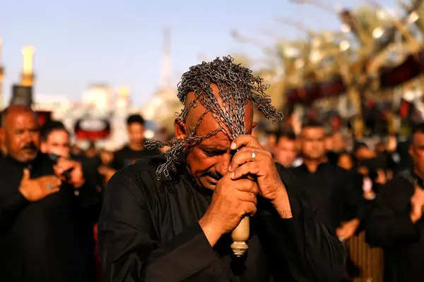 Shi'ite pilgrims flagellate themselves ahead of Ashura, the holiest day on  the Shi'ite Muslim calendar in the holy city of Kerbala, Iraq - Photogallery