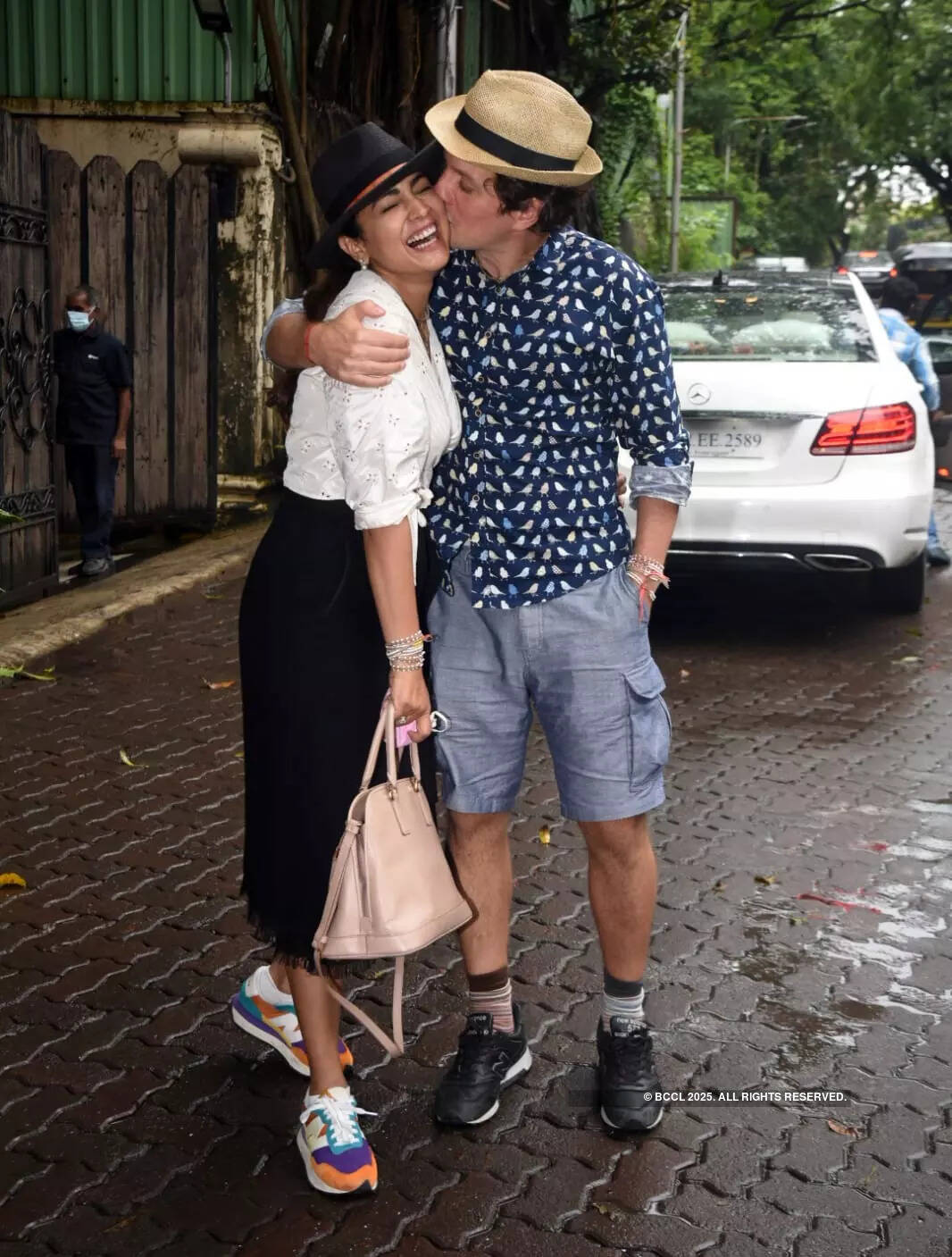 #ETimesSnapped: From Shriya Saran to Janhvi Kapoor, paparazzi pictures of your favourite celebs