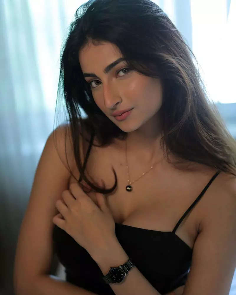 Shweta Tiwari’s daughter Palak sends social media into a tizzy with her glamorous avatar