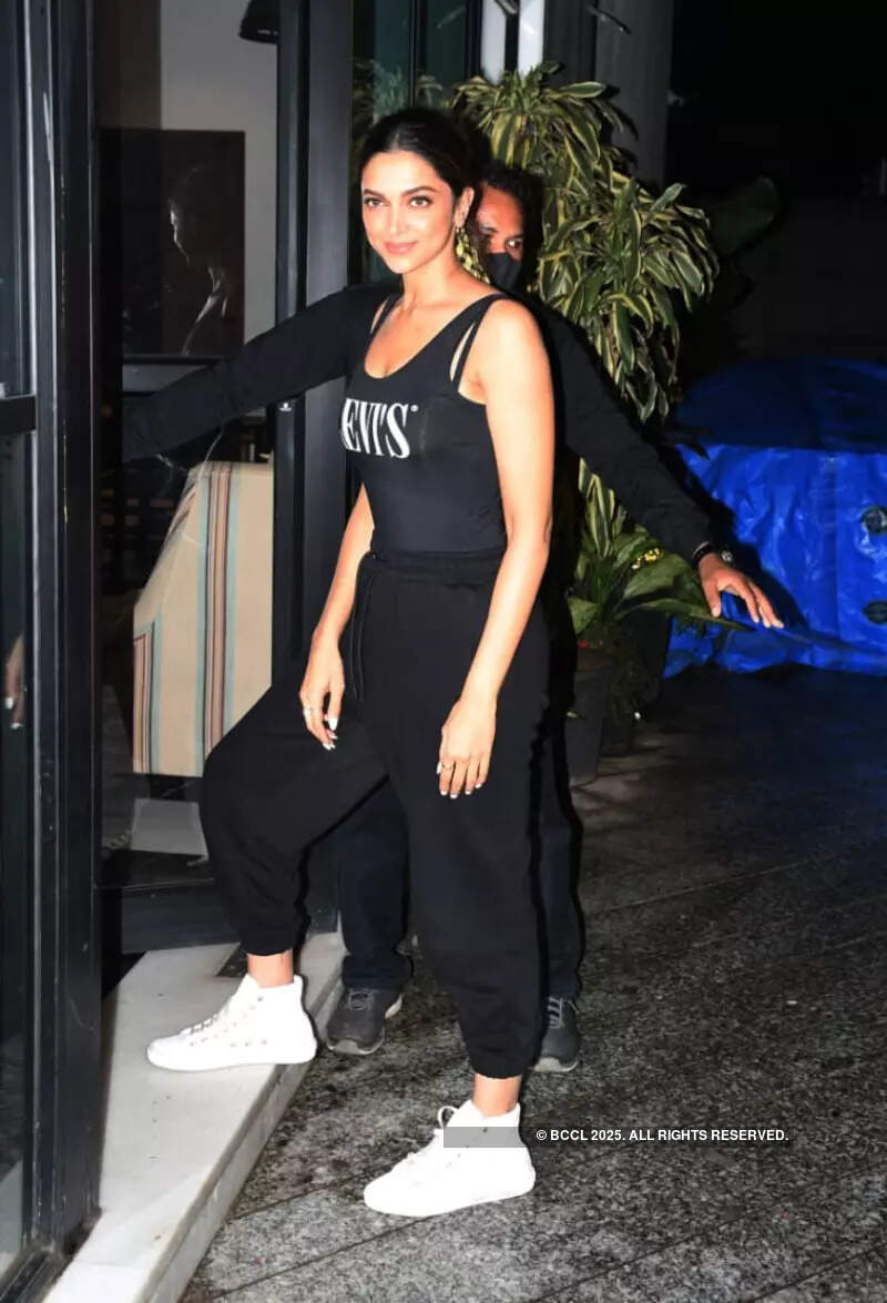 #ETimesSnapped: From Deepika Padukone to Rhea Chakraborty, paparazzi pictures of your favourite celebs