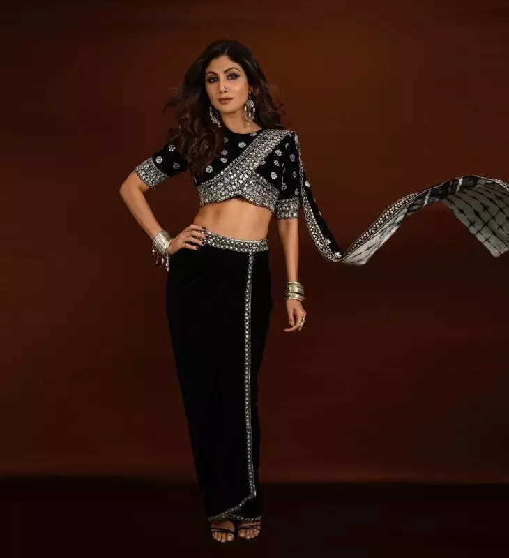 Shilpa Shetty shares first photos after Raj Kundra's arrest, channels her inner power to shine in a stunning saree