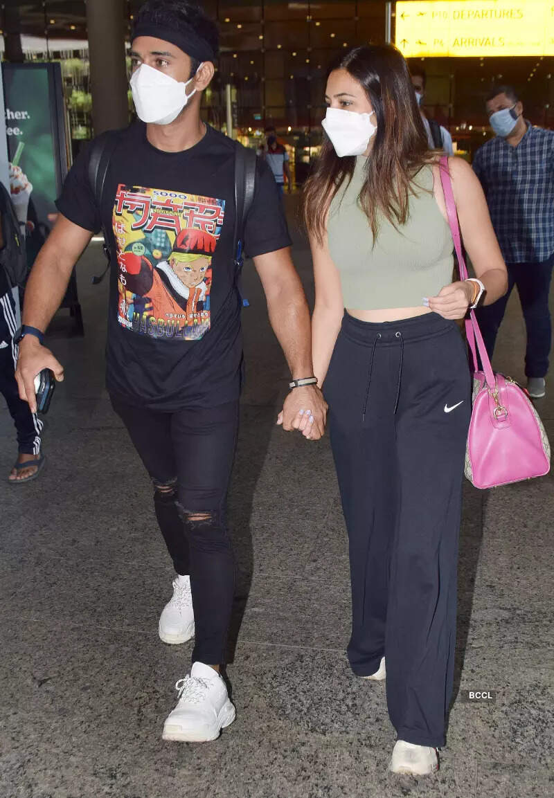 #ETimesSnapped: From Sonam Kapoor to Kriti-Pulkit, paparazzi pictures of your favourite celebs