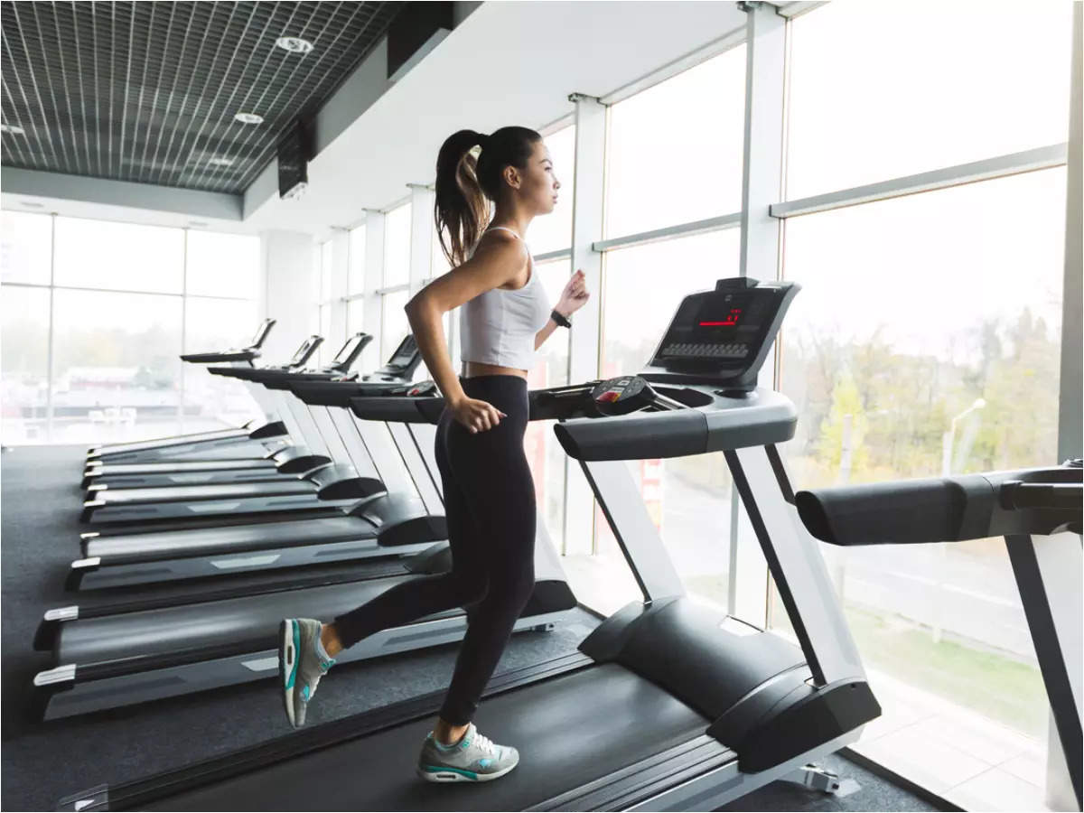 Exercise bike vs Treadmill: Which one helps you get a better workout?