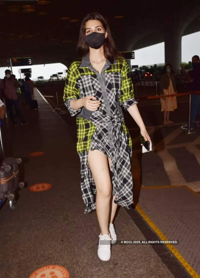 #ETimesSnapped: From Kriti Sanon to Mouni Roy, paparazzi pictures of your favourite celebs