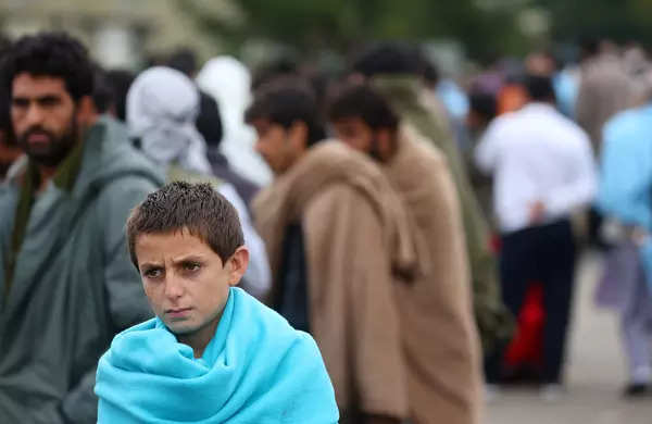 35 pictures of Afghan refugees housed in temporary shelters