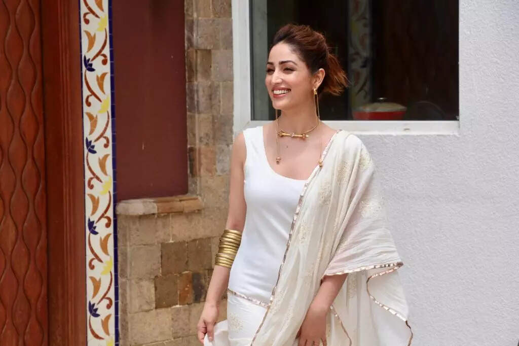 Yami Gautam turns heads in her stunning white and gold look as she steps  out for her film's promotions, see pics – Times of India