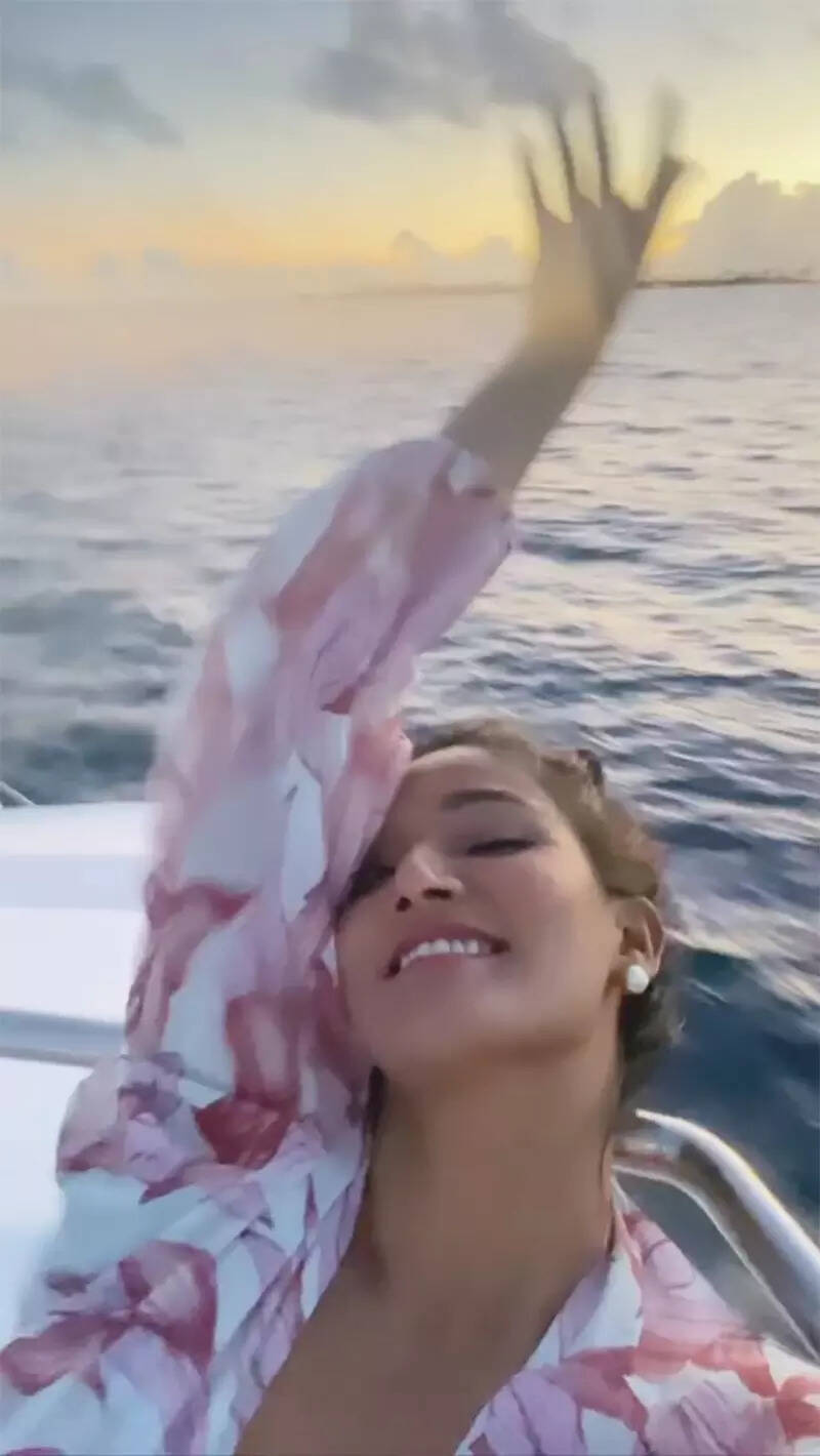 New holiday pictures of Shakti and Mukti Mohan will awaken your wanderlust!