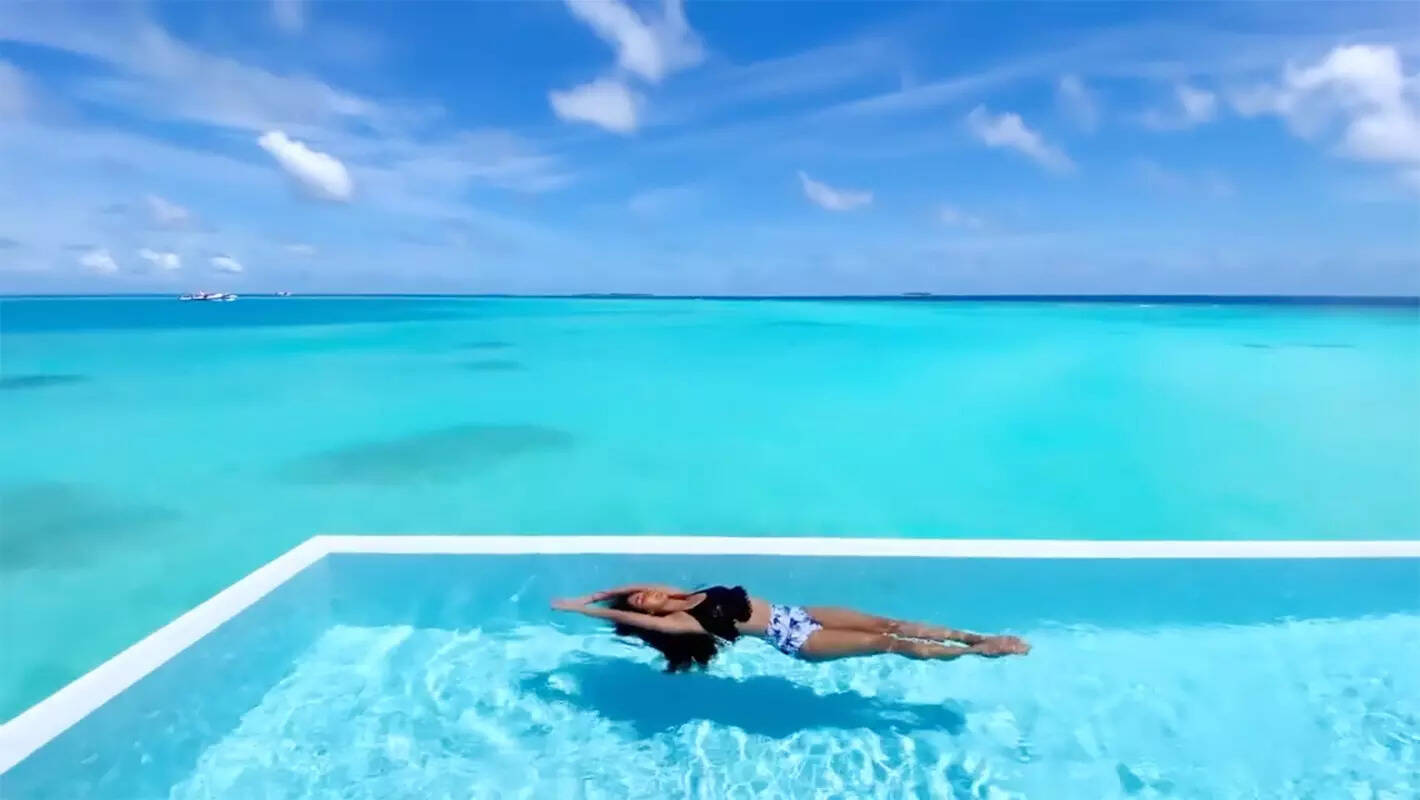 New holiday pictures of Shakti and Mukti Mohan will awaken your wanderlust!