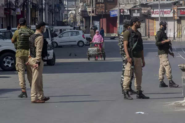 Clashes erupt in Srinagar after Syed Ali Shah Geelani’s death