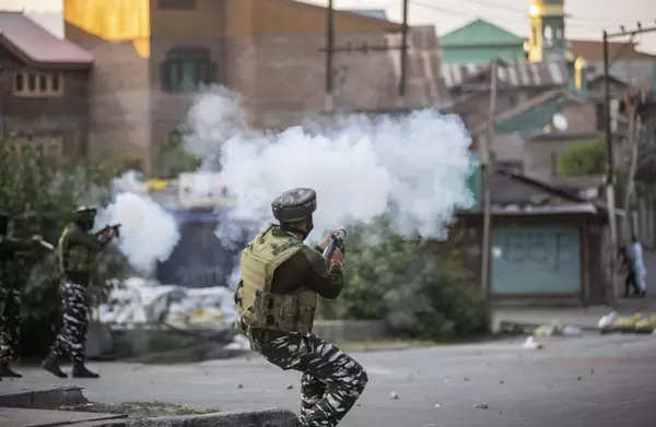 Clashes erupt in Srinagar after Syed Ali Shah Geelani’s death