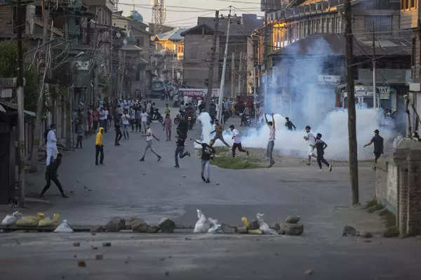 Clashes erupt in Srinagar after Syed Ali Shah Geelani’s death