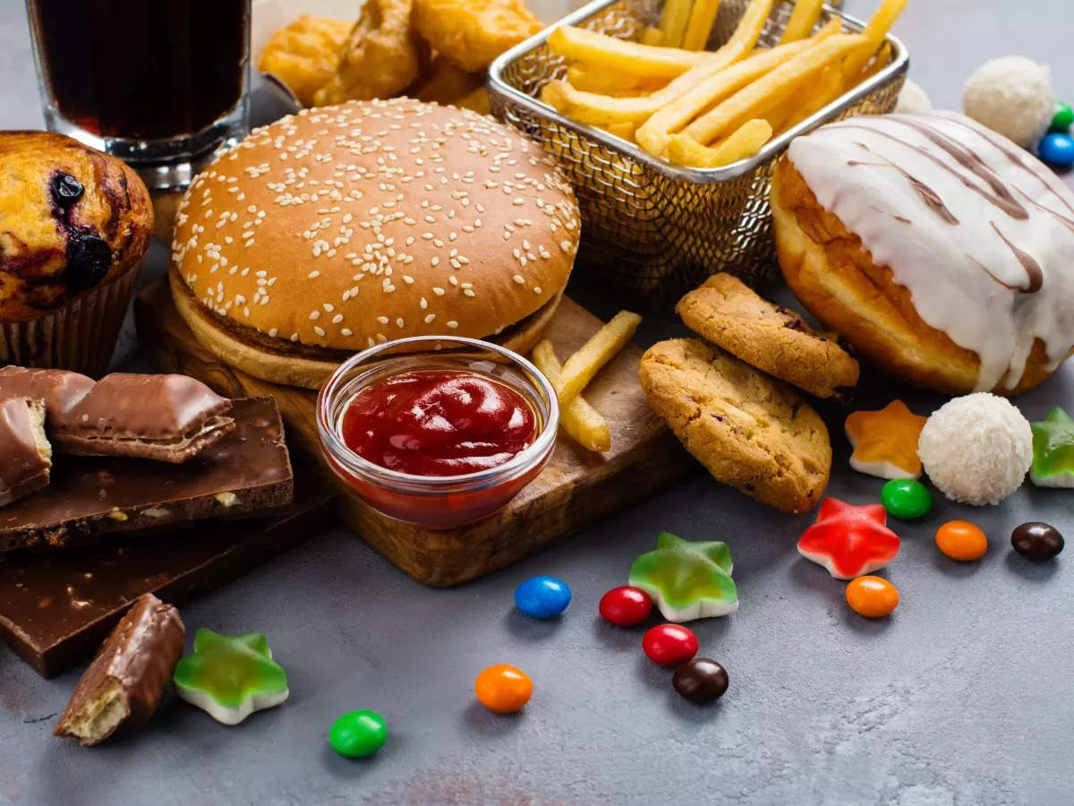 Even weekly consumption of fast food can cause heart disease | The Times of  India