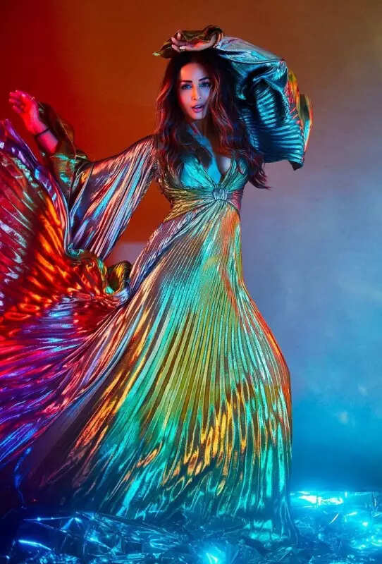 Malaika Arora's dramatic look in a ravishing metallic iridescent gown will leave you awestruck!