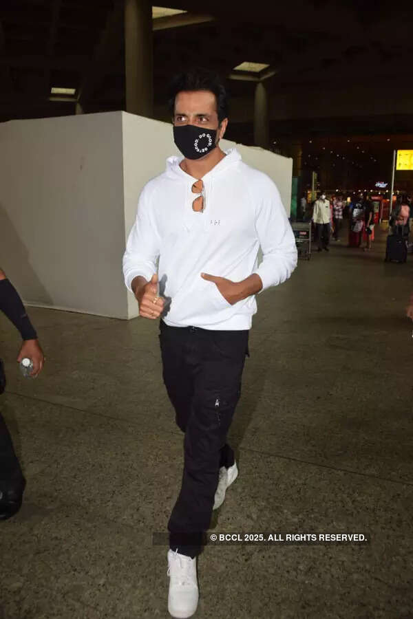 #ETimesSnapped: From Shama Sikander to Ananya Panday, paparazzi pictures of your favourite celebs