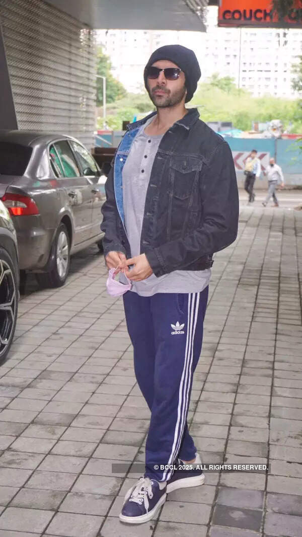 #ETimesSnapped: From Shama Sikander to Ananya Panday, paparazzi pictures of your favourite celebs