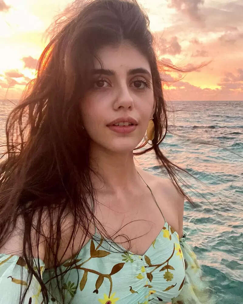 Sanjana Sanghi looks magical in stylish beachwear in these mesmerising pictures