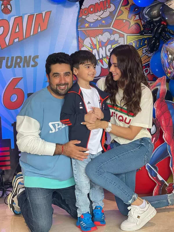 <BR> sets the temperature soaring with these pictures!